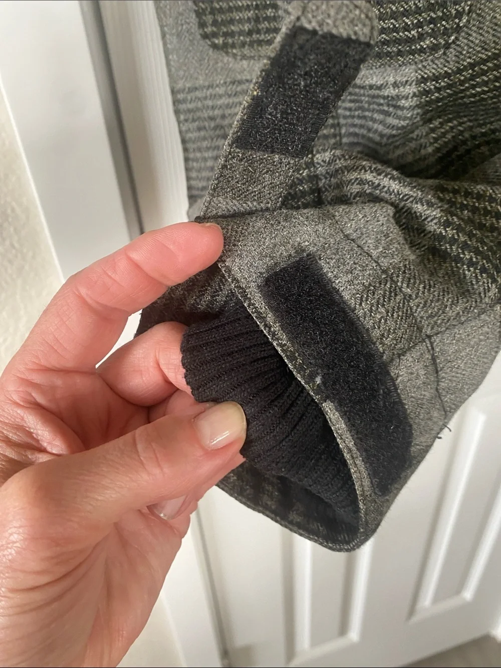 Billabong’s Men’s Gray Plaid Hooded 4 Pocket 1 inside Jacket With Adjustable Fit - Picture 10 of 15